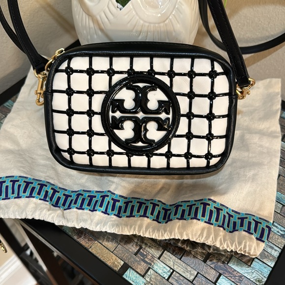 Tory Burch Handbags - Tory Burch Perry Bombé Leather Mini Whipstitch Crossbody bag